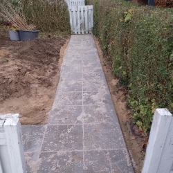 belægning af sti i have