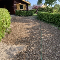 ny indkørsel med nyt grus