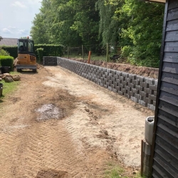 ny støttemur i haven