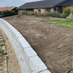 opsætning af støttemur