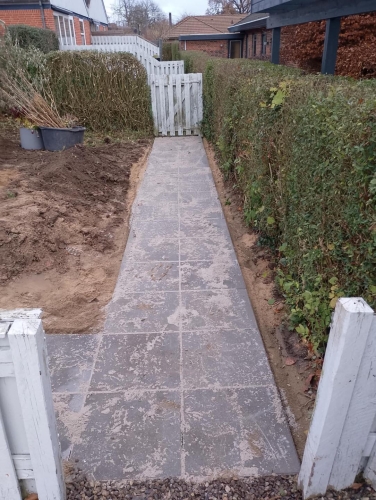 belægning af sti i have