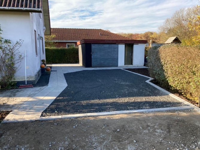 ny indkørsel med grus