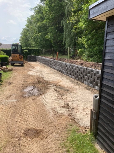 ny støttemur i haven