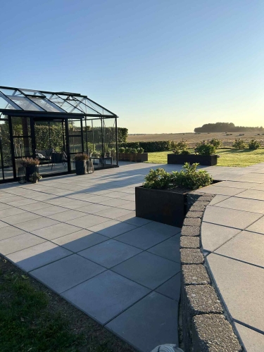 ny terrasse med udestue