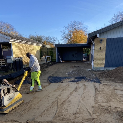 Stabilgrus og belægning til ny indkørsel